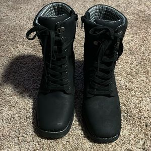 Crown Vintage Boots - Size 9M